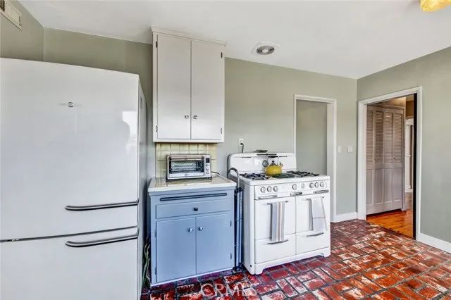 1135 W 10th Street, Santa Ana, CA 92703