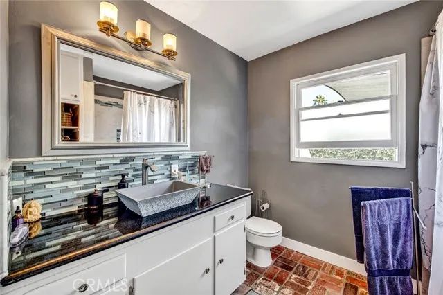 1135 W 10th Street, Santa Ana, CA 92703
