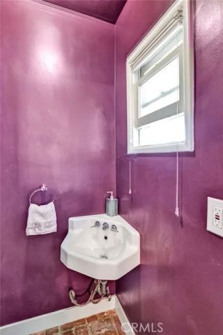 1135 W 10th Street, Santa Ana, CA 92703