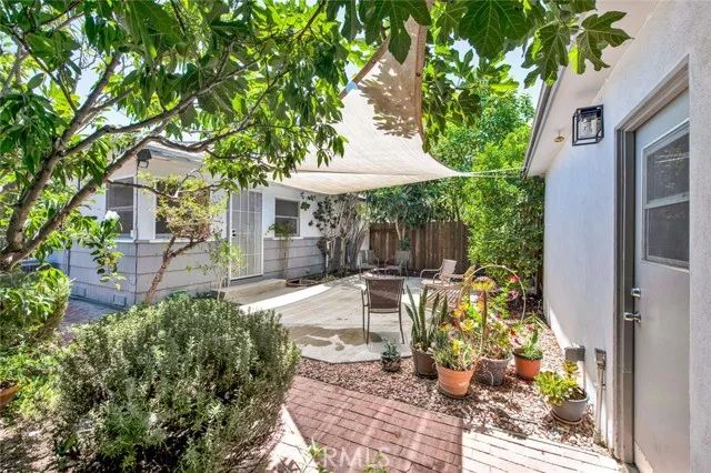 1135 W 10th Street, Santa Ana, CA 92703