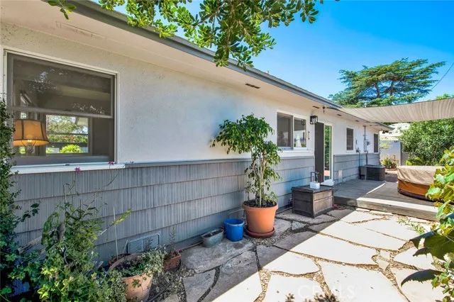 1135 W 10th Street, Santa Ana, CA 92703