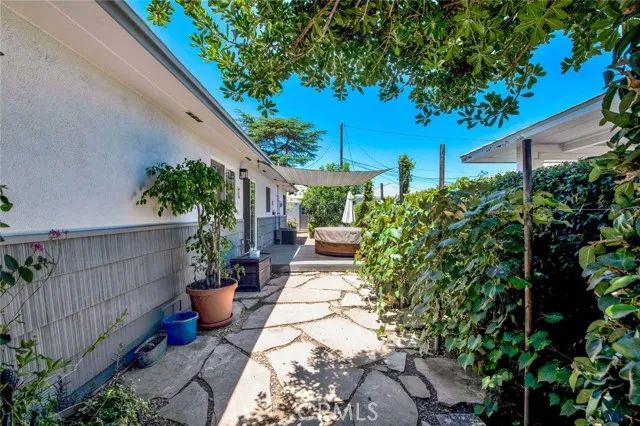 1135 W 10th Street, Santa Ana, CA 92703