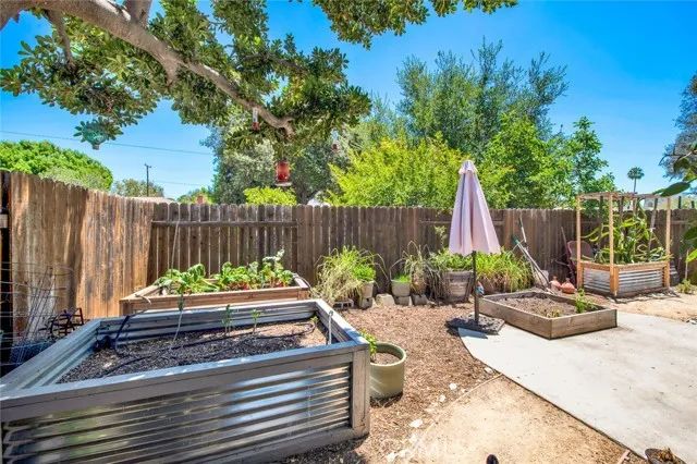 1135 W 10th Street, Santa Ana, CA 92703