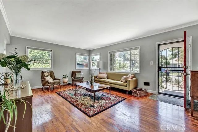 1135 W 10th Street, Santa Ana, CA 92703