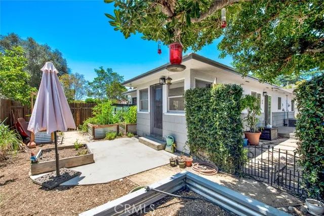 1135 W 10th Street, Santa Ana, CA 92703
