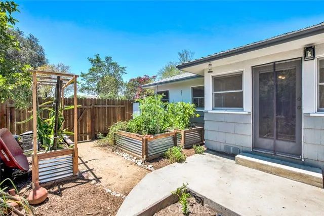 1135 W 10th Street, Santa Ana, CA 92703