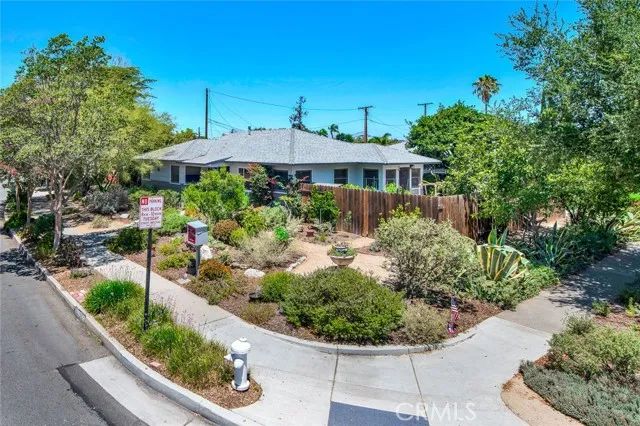 1135 W 10th Street, Santa Ana, CA 92703