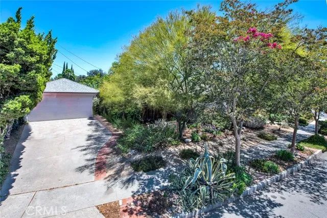 1135 W 10th Street, Santa Ana, CA 92703