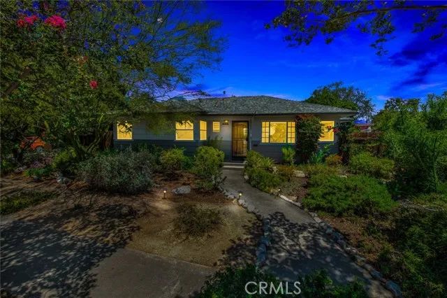 1135 W 10th Street, Santa Ana, CA 92703