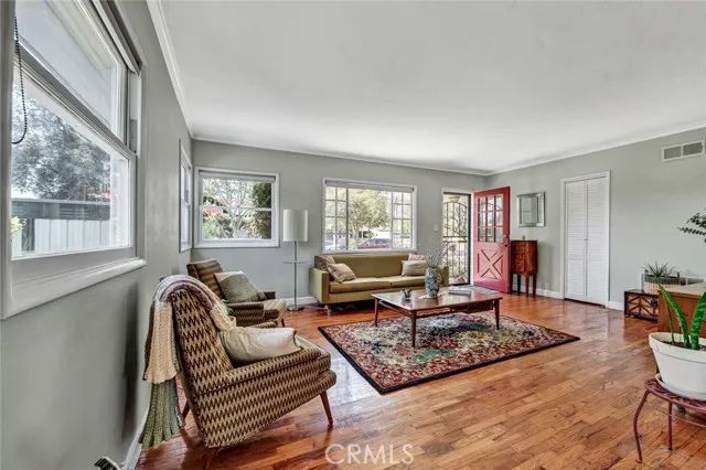 1135 W 10th Street, Santa Ana, CA 92703