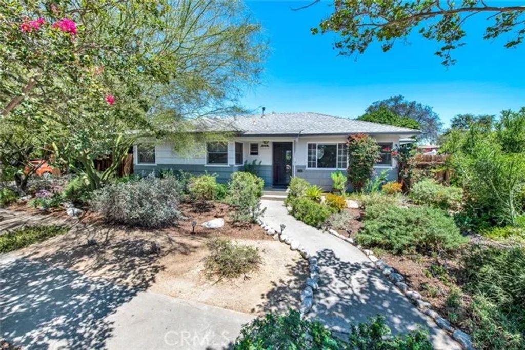 1135 W 10th Street, Santa Ana, CA 92703