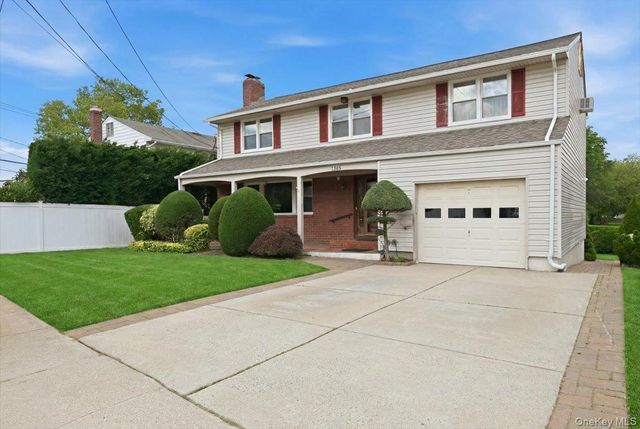1395 Meadowbrook Road, Merrick, NY 11566
