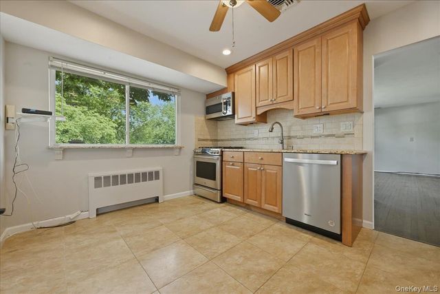 1395 Meadowbrook Road, Merrick, NY 11566