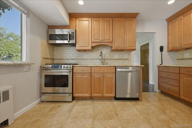 1395 Meadowbrook Road, Merrick, NY 11566