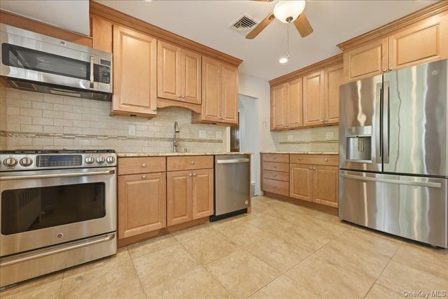 1395 Meadowbrook Road, Merrick, NY 11566
