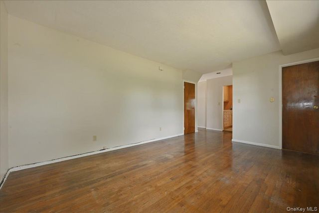 1395 Meadowbrook Road, Merrick, NY 11566