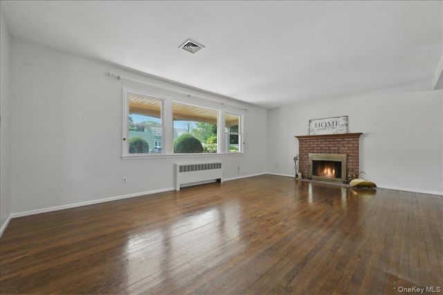 1395 Meadowbrook Road, Merrick, NY 11566