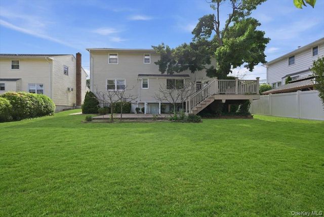 1395 Meadowbrook Road, Merrick, NY 11566