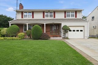1395 Meadowbrook Road, Merrick, NY 11566