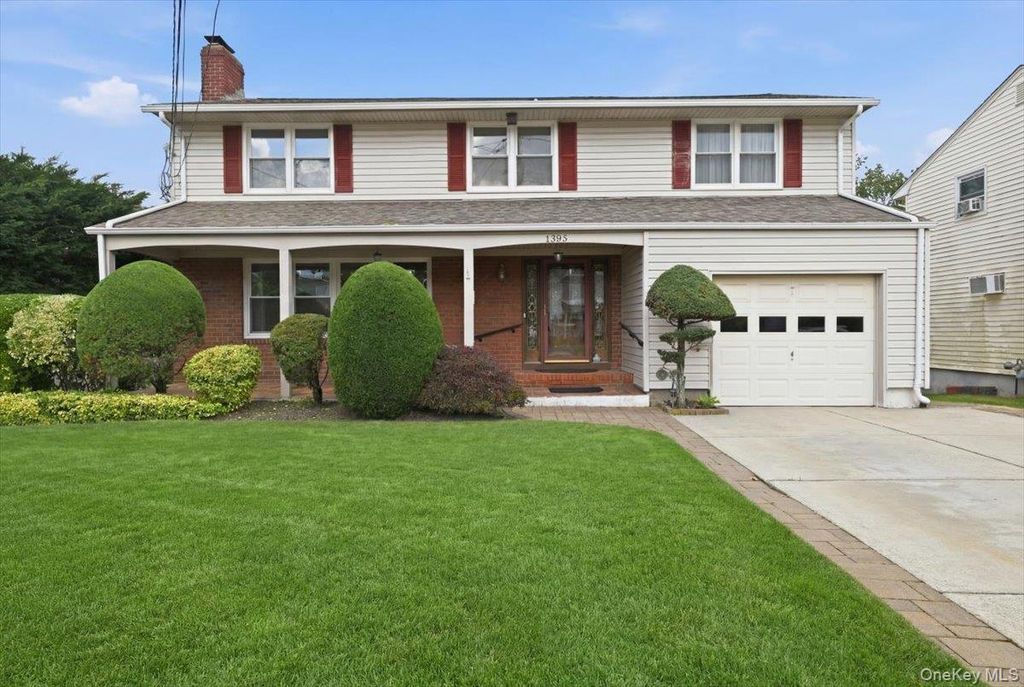 1395 Meadowbrook Road, Merrick, NY 11566
