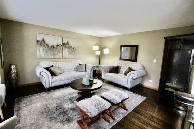 6 Allegheny Court, Bolingbrook, IL 60440