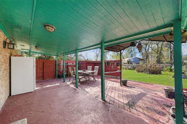 501 Woodridge Drive, Conroe, TX 77306