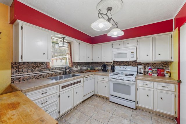 501 Woodridge Drive, Conroe, TX 77306