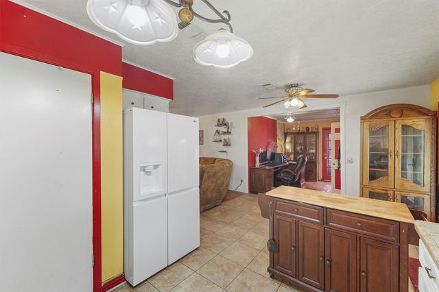 501 Woodridge Drive, Conroe, TX 77306