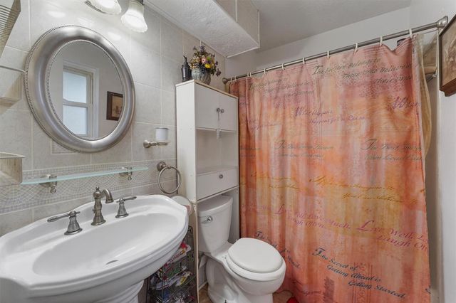 501 Woodridge Drive, Conroe, TX 77306