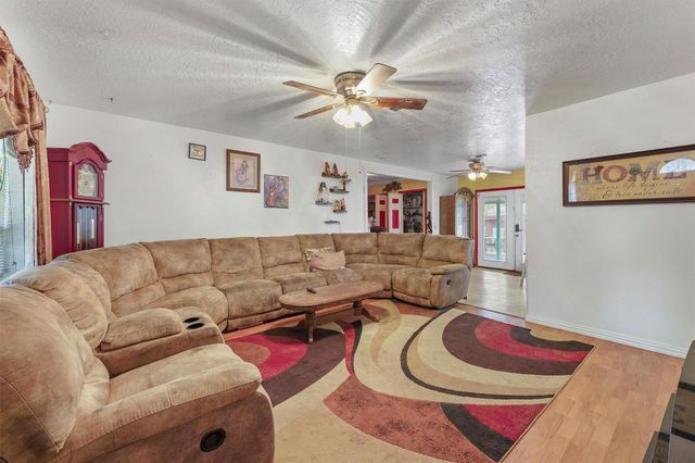 501 Woodridge Drive, Conroe, TX 77306