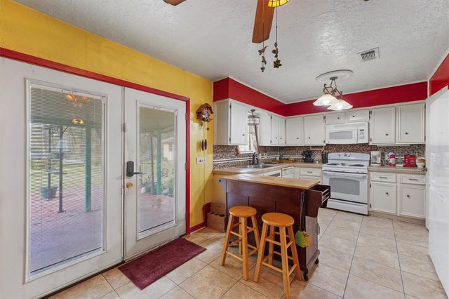 501 Woodridge Drive, Conroe, TX 77306