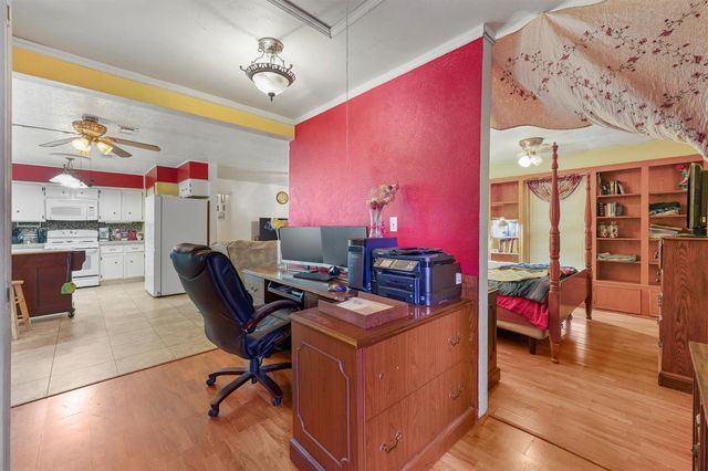 501 Woodridge Drive, Conroe, TX 77306