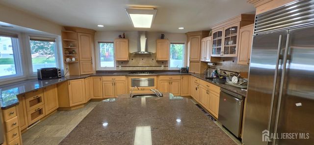 6 Sandra Drive, Edison, NJ 08820