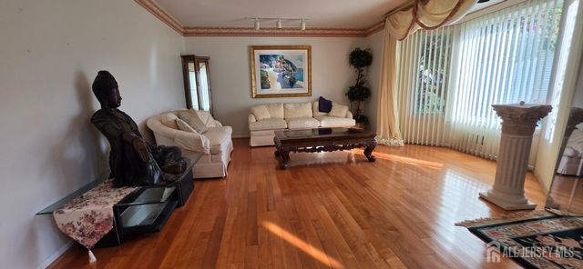6 Sandra Drive, Edison, NJ 08820