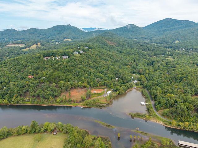 2103 Pooh Corner, Hiawassee, GA 30546