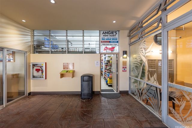 2525 Date Street 603, Honolulu, HI 96826