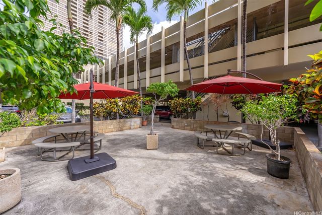 2525 Date Street 603, Honolulu, HI 96826