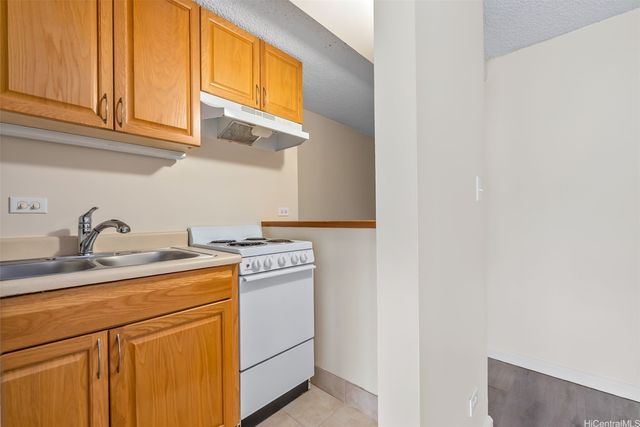 2525 Date Street 603, Honolulu, HI 96826