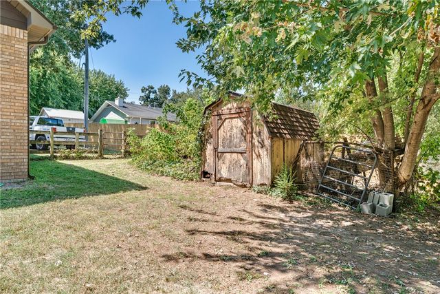 110 N 85th Avenue, Fayetteville, AR 72704