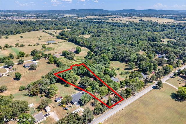 110 N 85th Avenue, Fayetteville, AR 72704