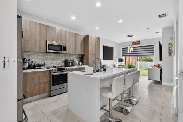 7159 NW 102nd Place, Doral, FL 33178