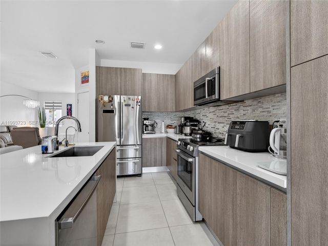 7159 NW 102nd Place, Doral, FL 33178