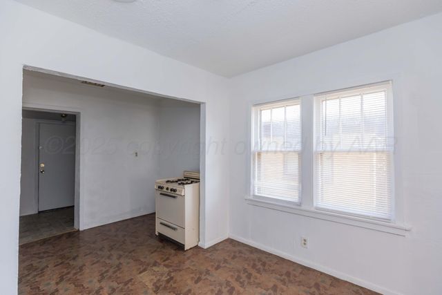 1129 E Francis Avenue, Pampa, TX 79065