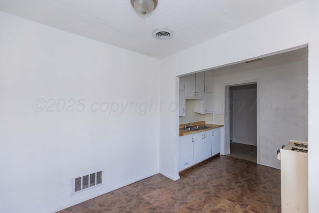 1129 E Francis Avenue, Pampa, TX 79065