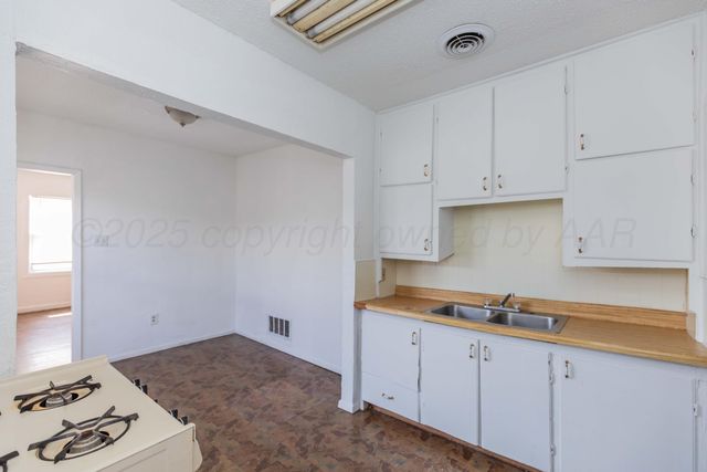 1129 E Francis Avenue, Pampa, TX 79065