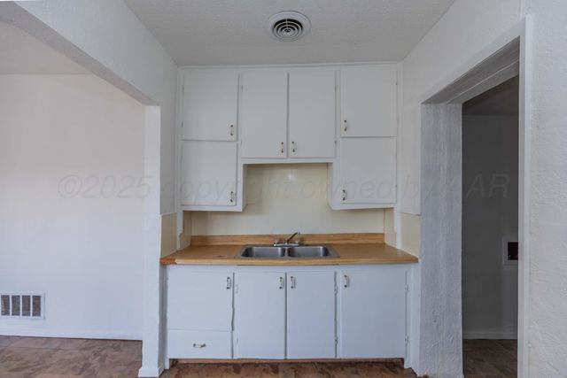 1129 E Francis Avenue, Pampa, TX 79065