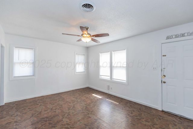 1129 E Francis Avenue, Pampa, TX 79065