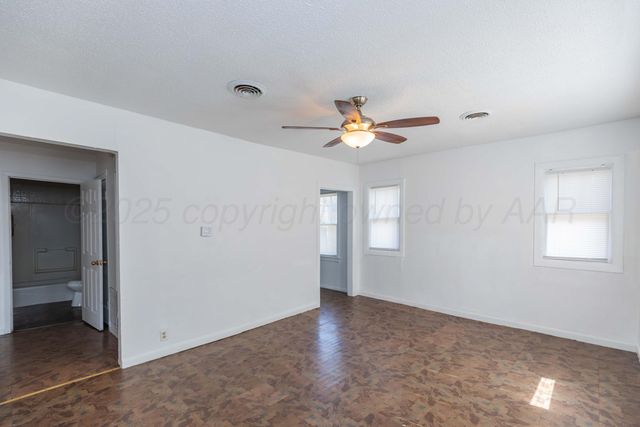 1129 E Francis Avenue, Pampa, TX 79065