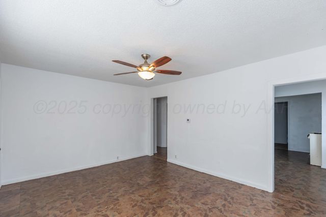 1129 E Francis Avenue, Pampa, TX 79065