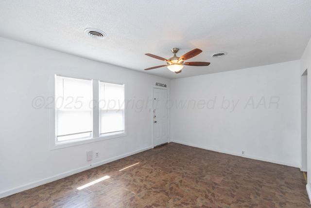 1129 E Francis Avenue, Pampa, TX 79065